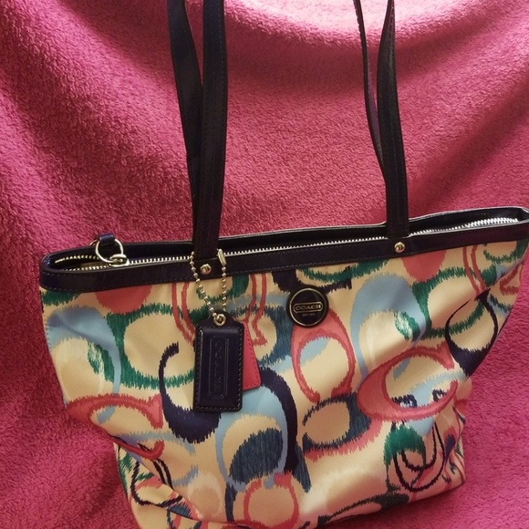 Coach purse - Picture 2 of 5